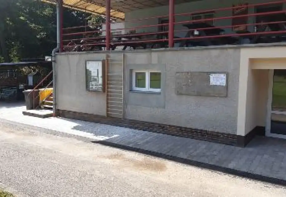 Rekonstrukce chodníku + výměna odvodňovacího žlabu - 2022